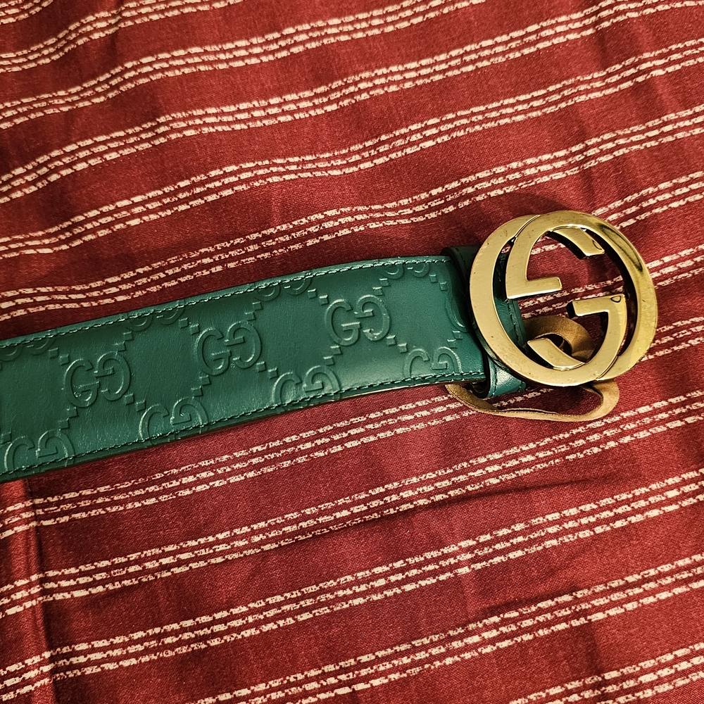 Gucci Leather Belt with Green Accent - Picture 2 of 3